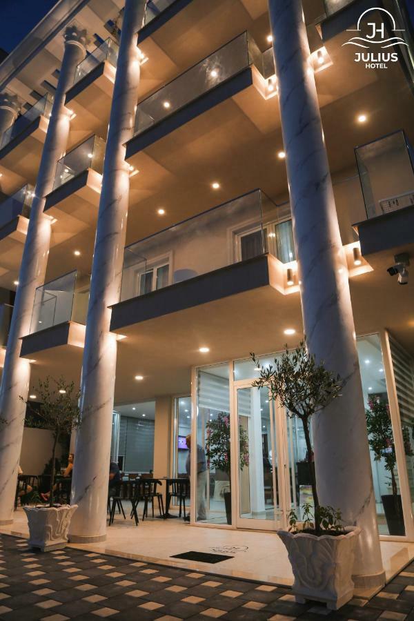 Julius Hotel Golem  Exterior foto